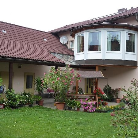 גמונד Gertis Blumenhof Privatzimmer, Ferienwohnung מראה חיצוני תמונה