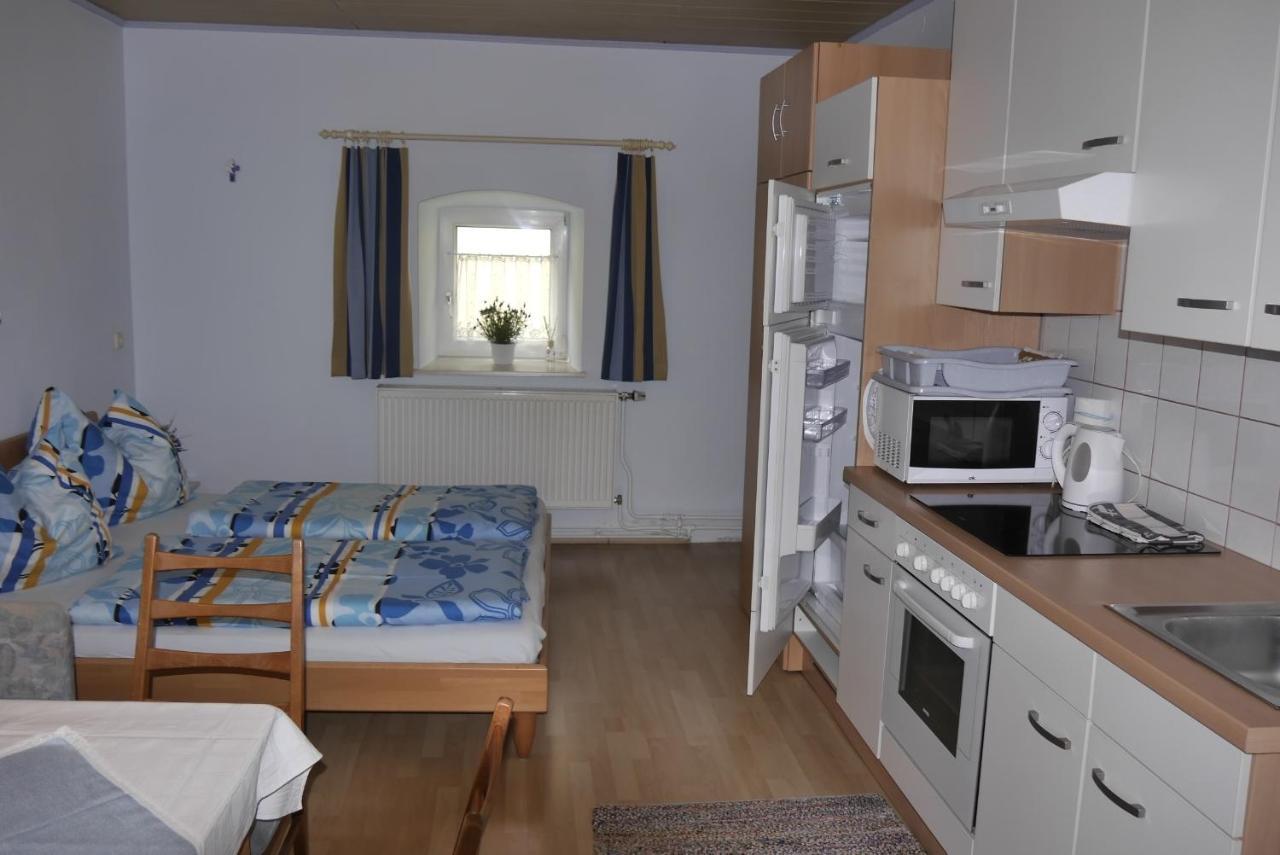 גמונד Gertis Blumenhof Privatzimmer, Ferienwohnung מראה חיצוני תמונה