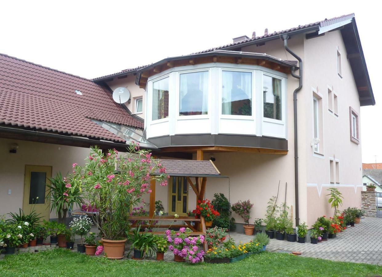 גמונד Gertis Blumenhof Privatzimmer, Ferienwohnung מראה חיצוני תמונה